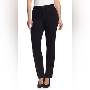 NWT Women’s Gloria Vanderbilt Amanda Original Slimming Solid Black Jeans Size 8